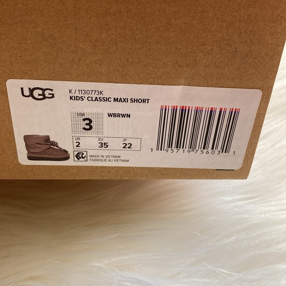 ❄️ UGG Kid Classic Maxi Short sz 3 - Picture 13 of 14